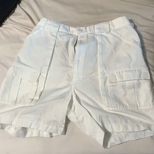 White cargo khaki vacation shorts very nice size 36 65% polyester 35% cotton